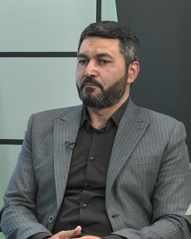 Dost səninlə zahirdə və batində eyni olandır
