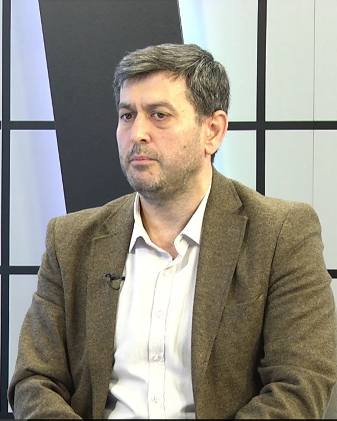 Fəlsəfə bütün elmlərin təməl prinsiplərini araşdırır